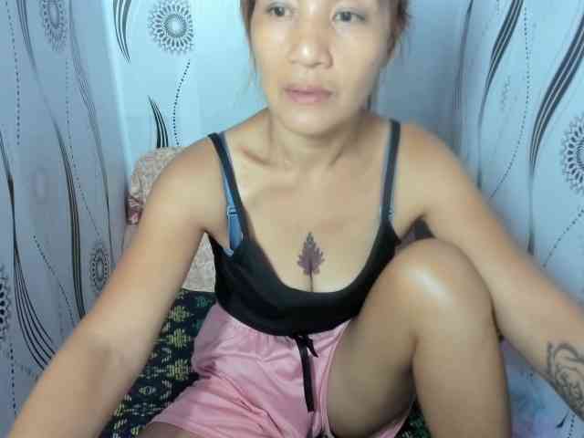 Sweettrouble42 webcam