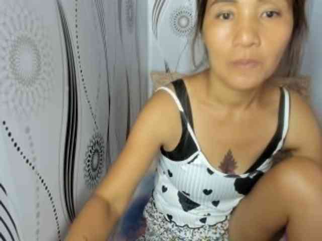 Sweettrouble42 webcam