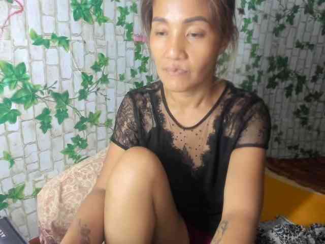 Sweettrouble42 webcam