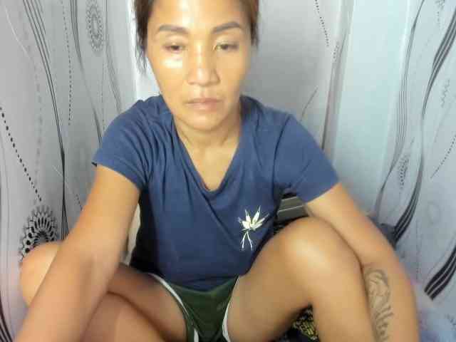 Sweettrouble42 webcam