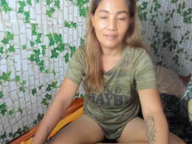 Sweettrouble42 webcam