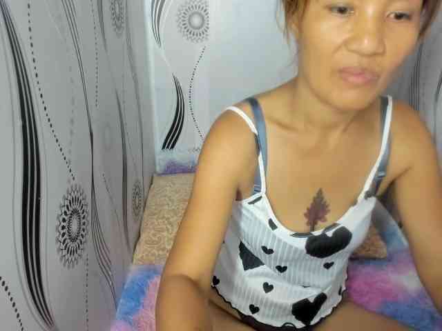 Sweettrouble42 webcam