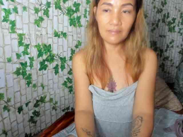 Sweettrouble42 webcam