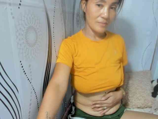 Sweettrouble42 webcam