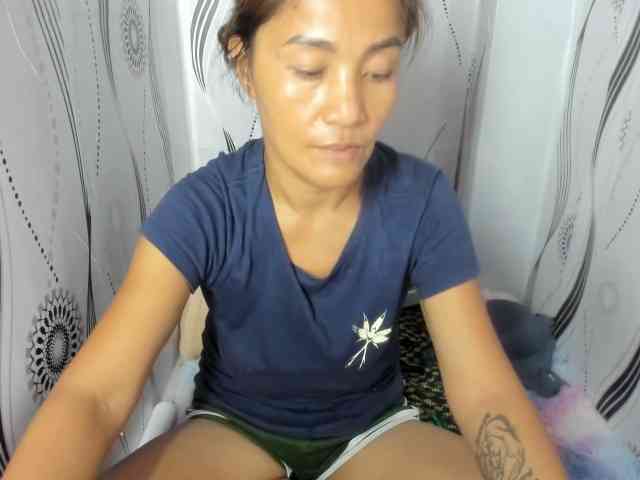 Sweettrouble42 webcam