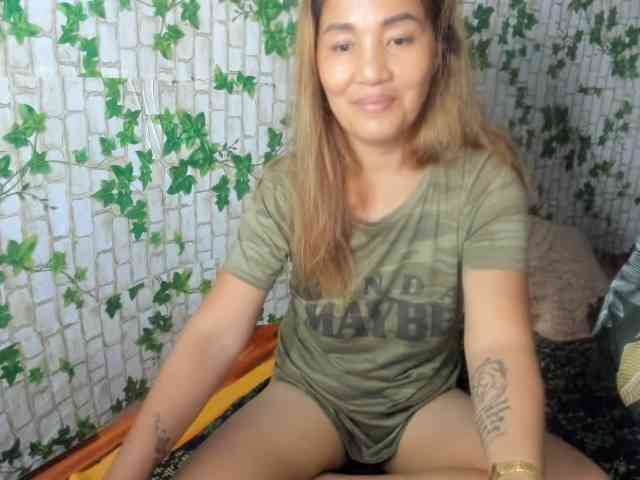 Sweettrouble42 webcam