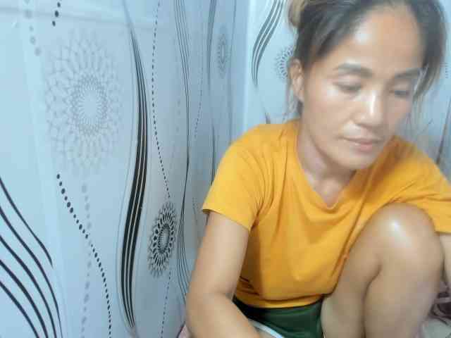 Sweettrouble42 webcam
