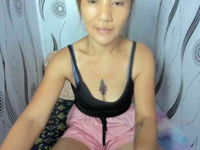 Sweettrouble42 webcam