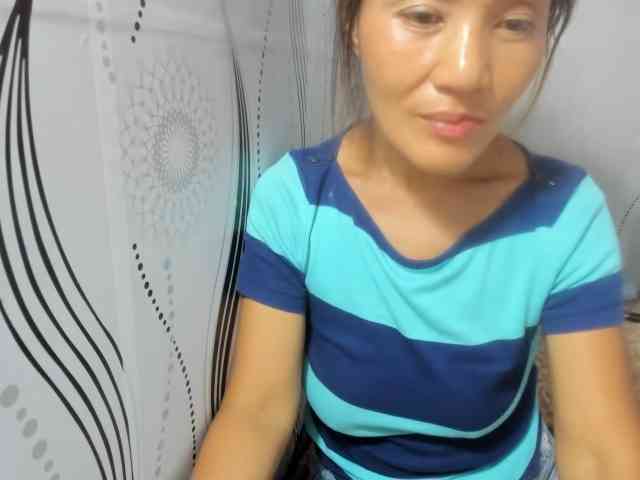 Sweettrouble42 webcam
