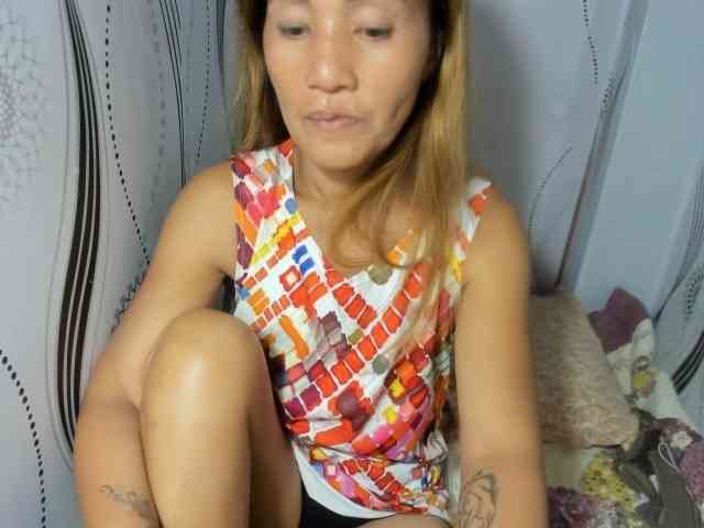 Sweettrouble42 webcam