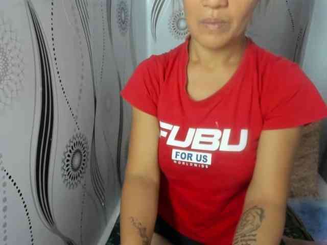 Sweettrouble42 webcam