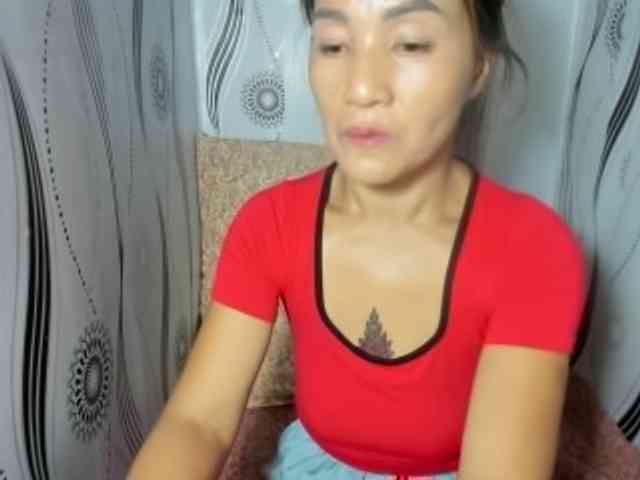 Sweettrouble42 webcam