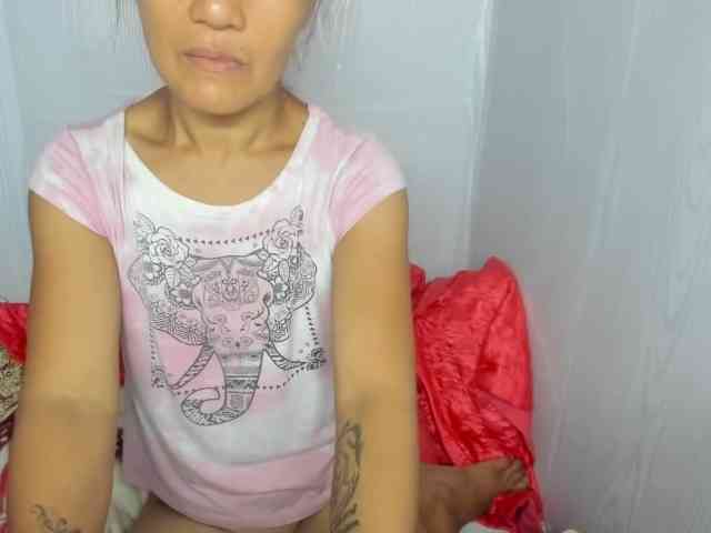 Sweettrouble42 webcam