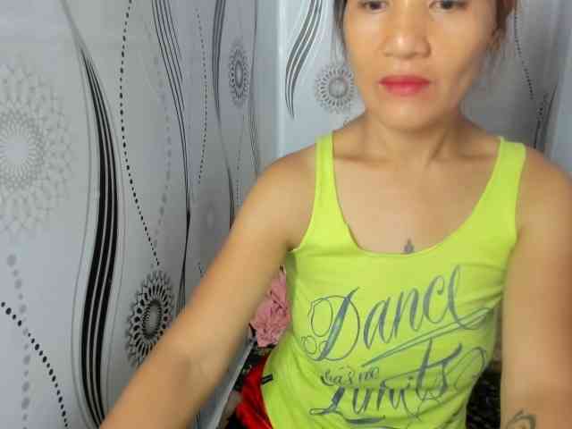 Sweettrouble42 webcam