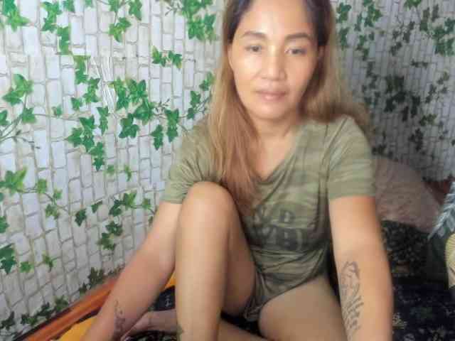 Sweettrouble42 webcam