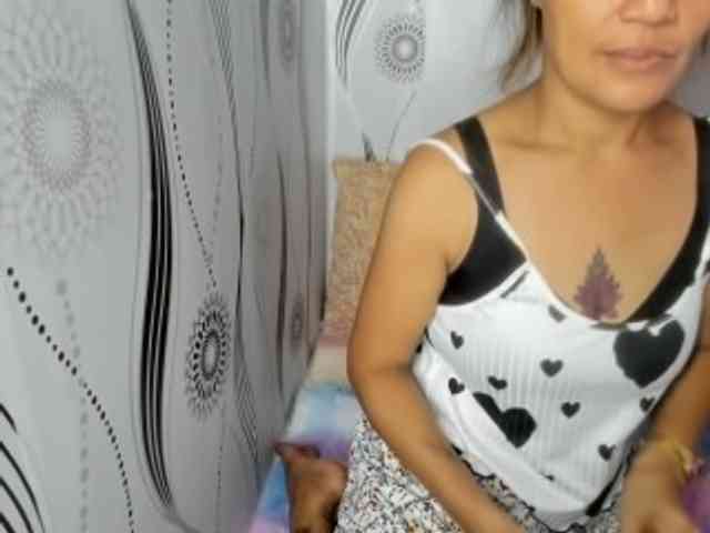 Sweettrouble42 webcam