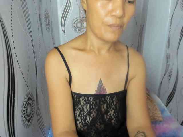Sweettrouble42 webcam
