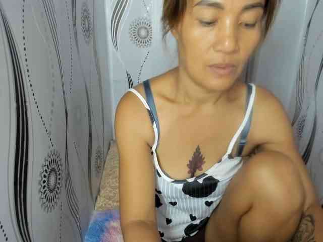 Sweettrouble42 webcam