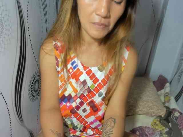 Sweettrouble42 webcam