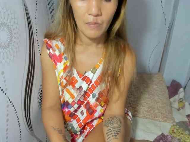 Sweettrouble42 webcam
