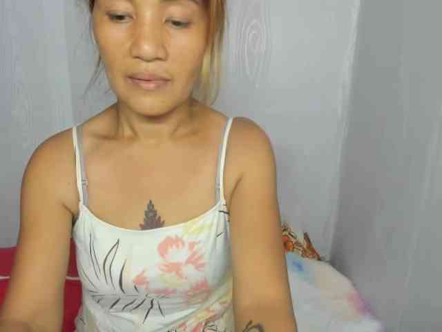Sweettrouble42 webcam