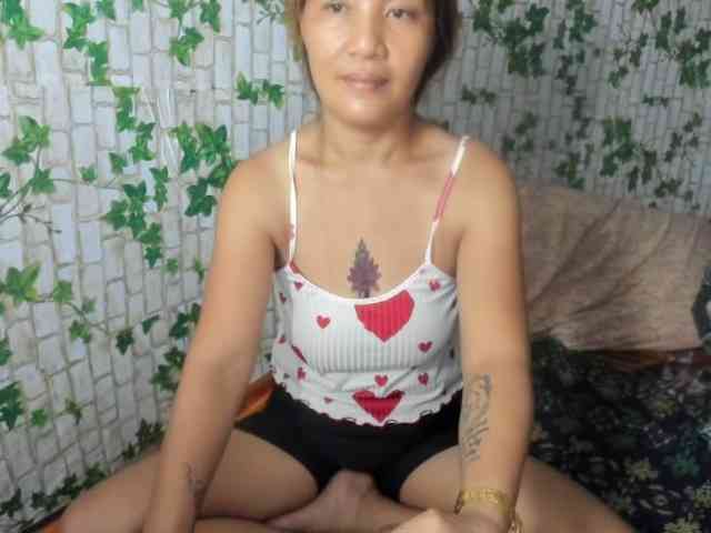 Sweettrouble42 webcam