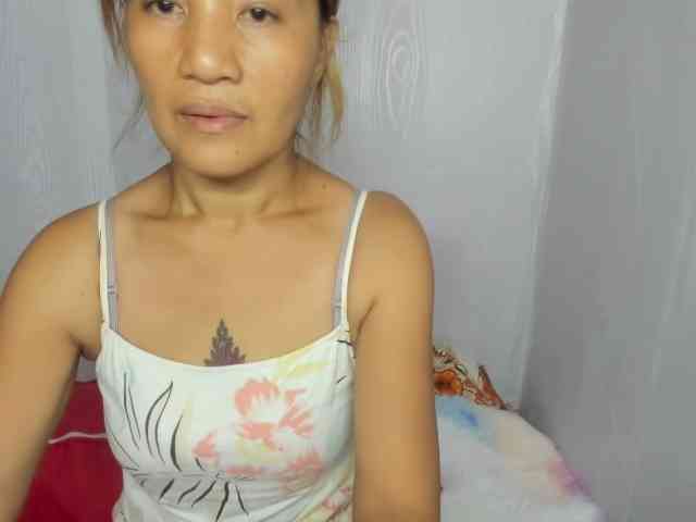 Sweettrouble42 webcam