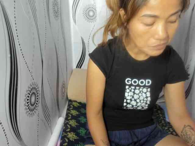 Sweettrouble42 webcam