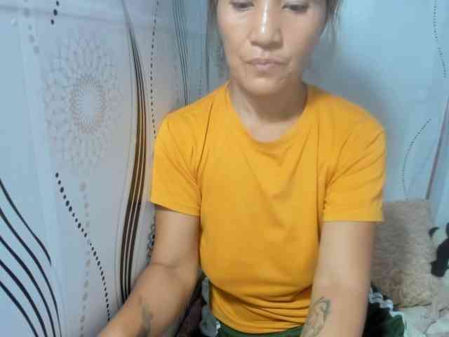 Sweettrouble42 webcam