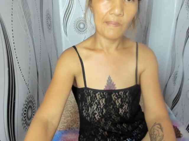 Sweettrouble42 webcam