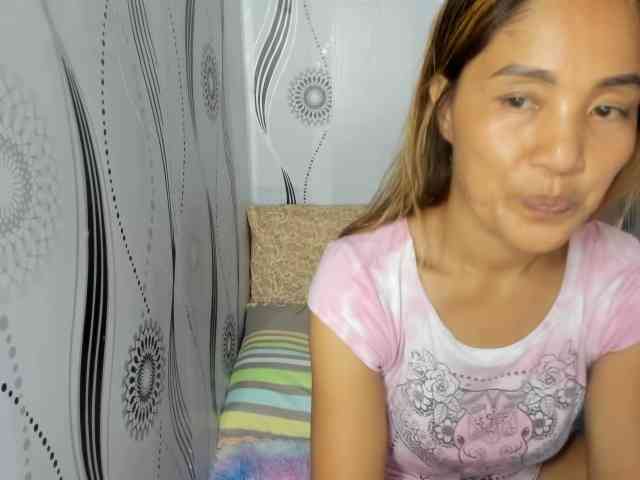 Sweettrouble42 webcam