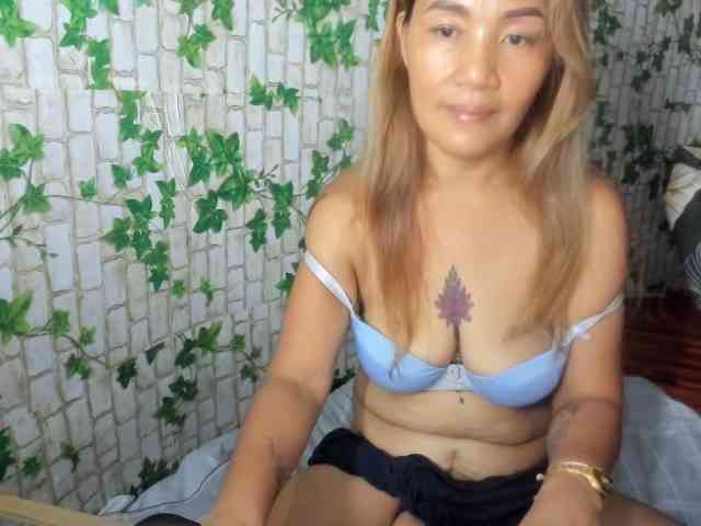 Sweettrouble42 webcam