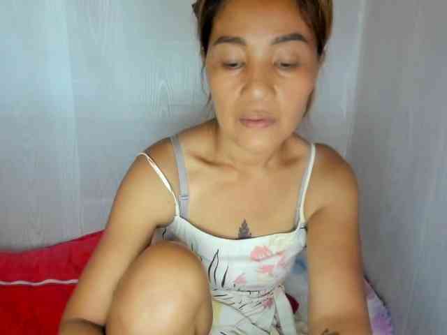 Sweettrouble42 webcam