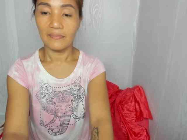Sweettrouble42 webcam