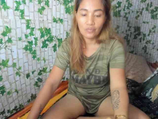 Sweettrouble42 webcam