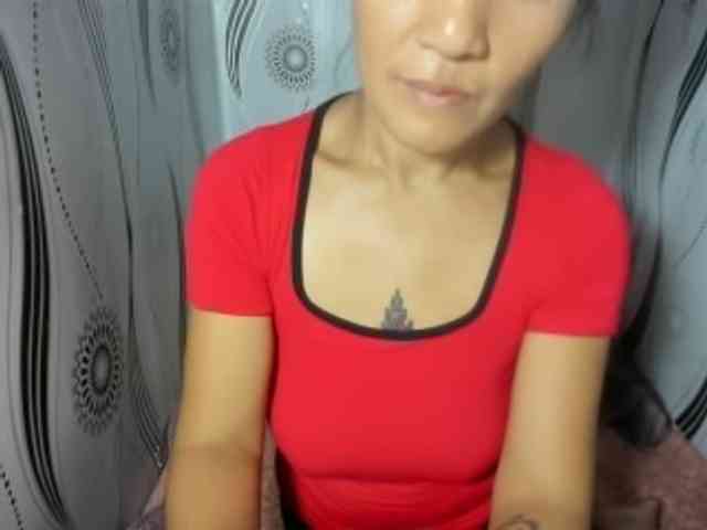 Sweettrouble42 webcam
