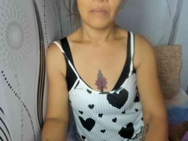 Sweettrouble42 webcam