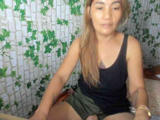 Sweettrouble42 webcam