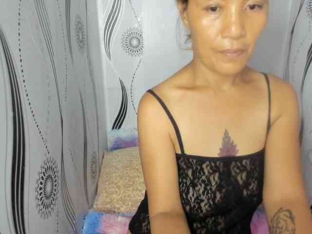 Sweettrouble42 webcam