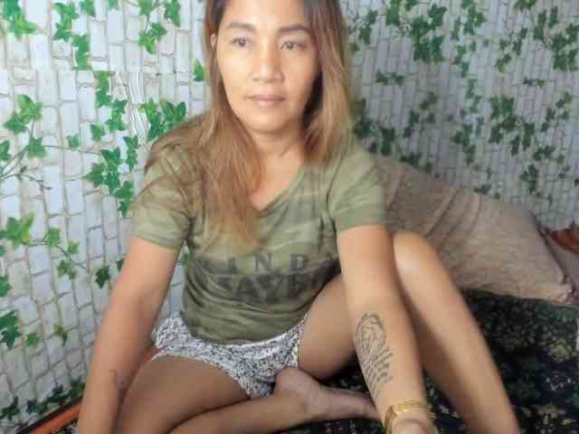 Sweettrouble42 webcam