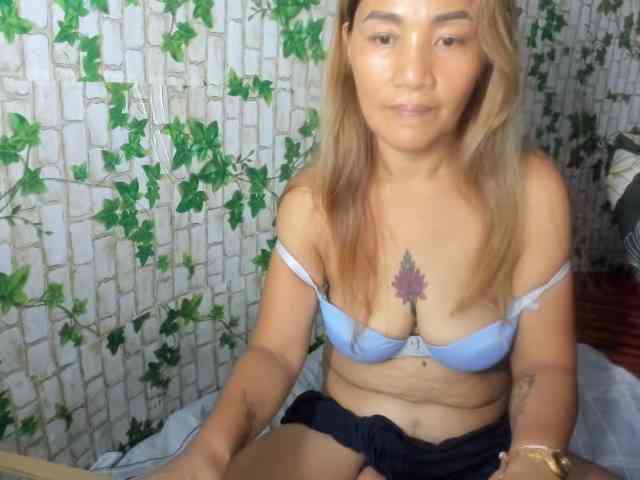 Sweettrouble42 webcam