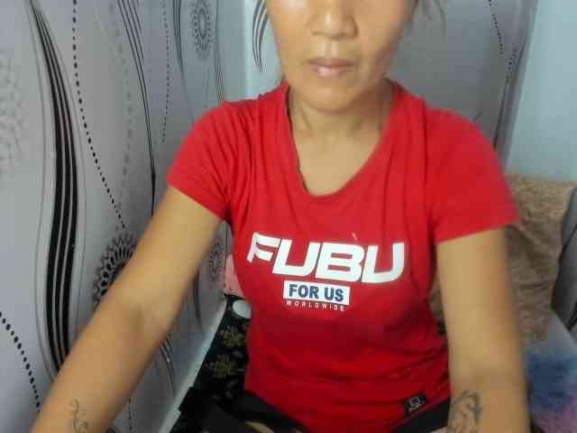 Sweettrouble42 webcam