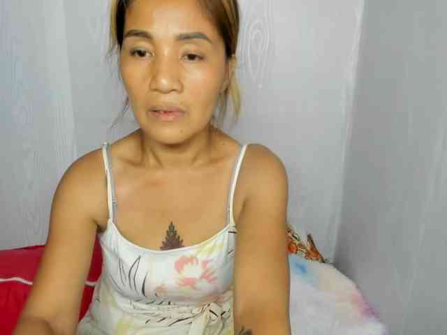 Sweettrouble42 webcam