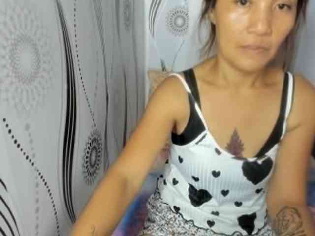 Sweettrouble42 webcam