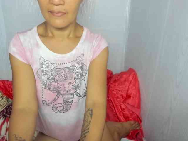 Sweettrouble42 webcam