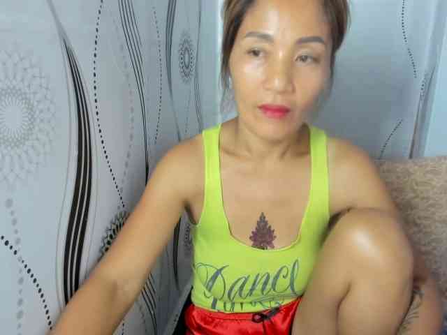 Sweettrouble42 webcam
