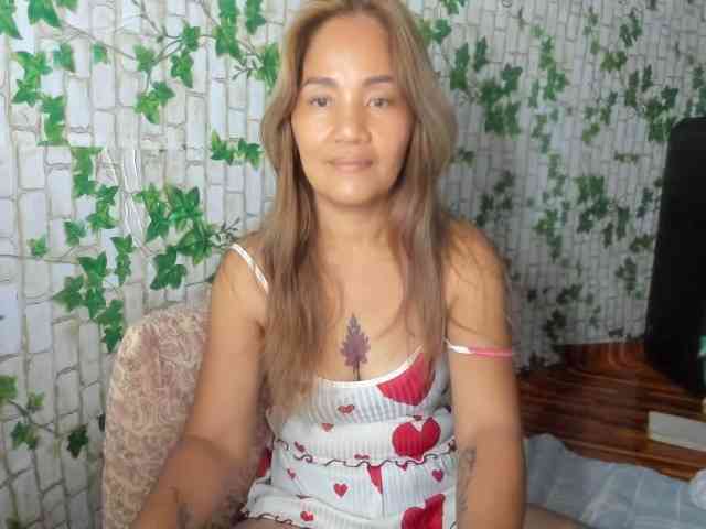 Sweettrouble42 webcam