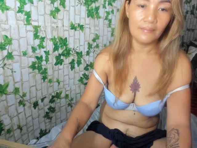 Sweettrouble42 webcam
