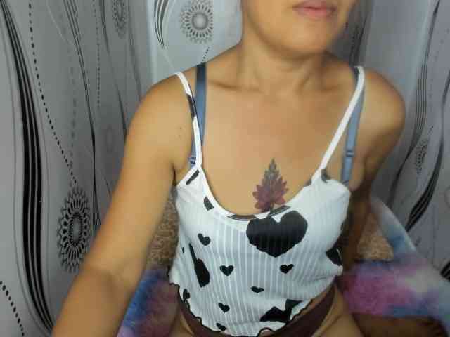 Sweettrouble42 webcam
