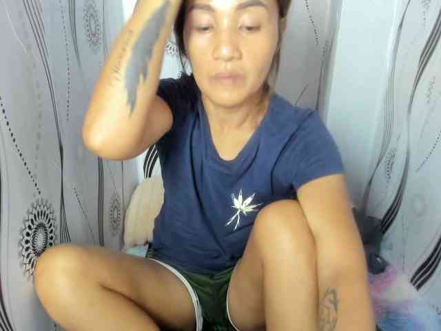 Sweettrouble42 webcam